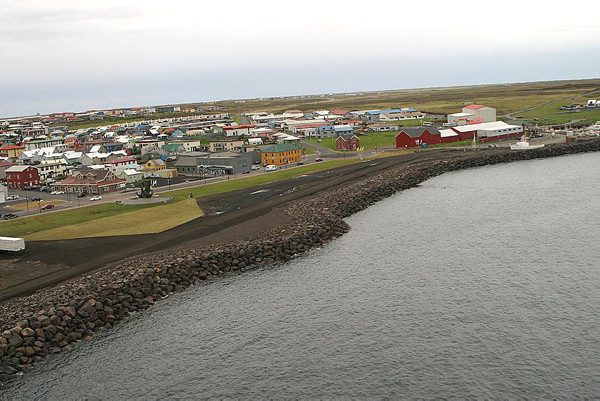 Horft yfir Keflavík utan af sjó.