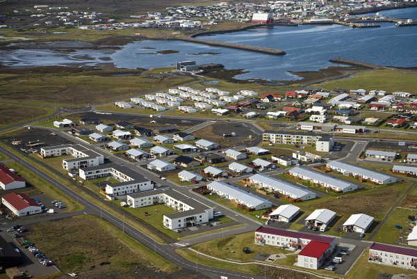 Horft yfir Reykjanes frá Tjarnarbakka í Innri Njarðvík.