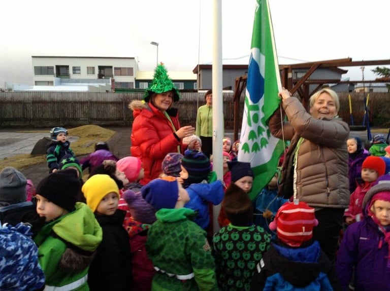 Grænfána flaggað á Tjarnarseli.