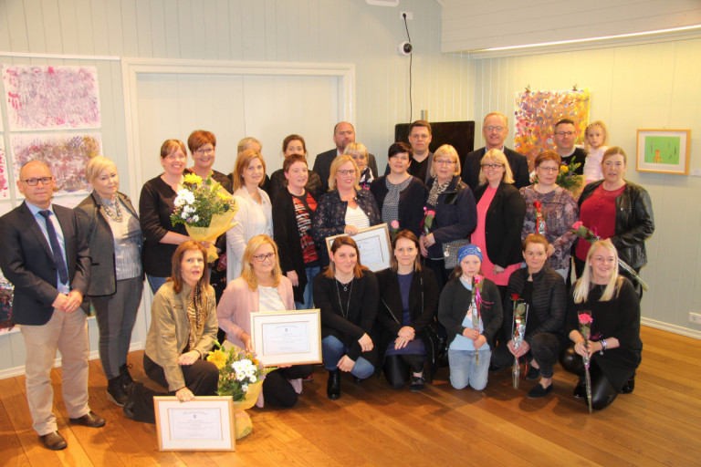 Hópurinn sem fékk viðurkenningu þegar verðlaunin voru veitt árið 2017.