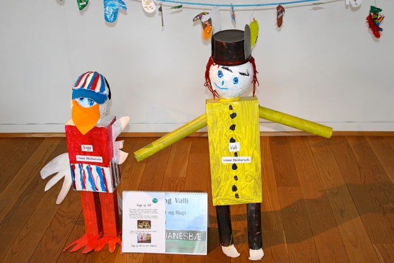 Verk á listsýningu barna í listasal Duus húsa.