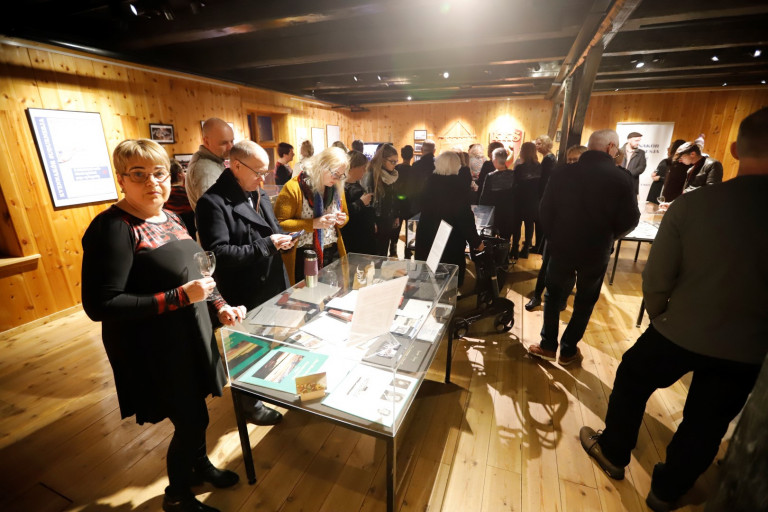 Frá 50 ára afmælissýningu Kvennakórs Suðurnesja í Duus Safnahúsum. Sýningunni lýkur 11. mars.