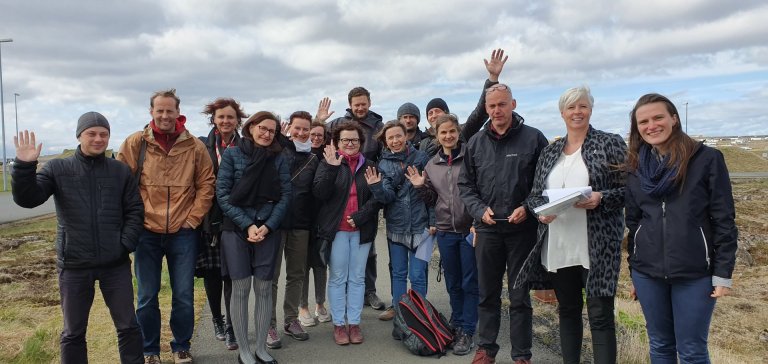 Hér er hópurinn ásamt Sigurbjörgu Róbertsdóttur. Ljósmynd: Akurskóli