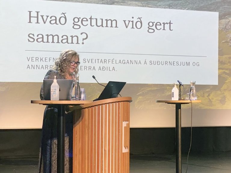 Tekið til máls á íbúafundi