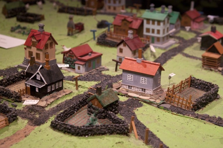 Brot af líkani af Ytri Njarðvík.