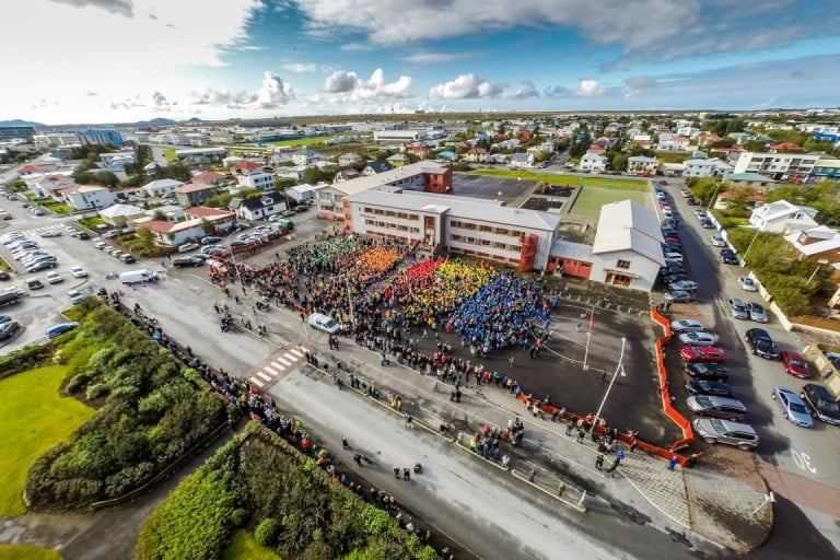 Myllubakkaskóli og umhverfi við setningu Ljósanætur.