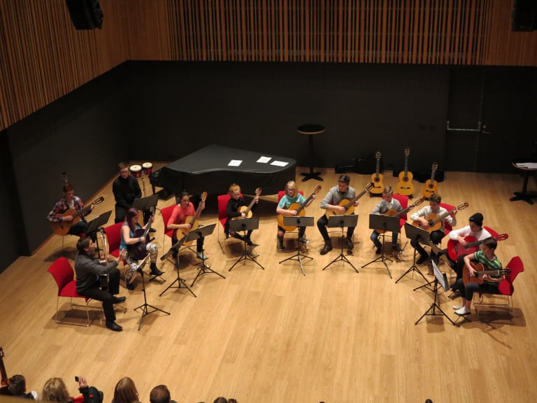 Frá gítarsamspili í Tónlistarskóla Reykjanesbæjar.