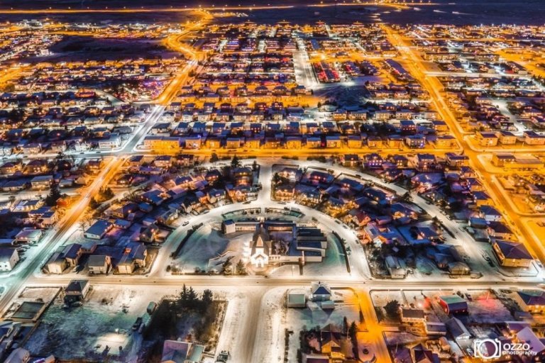 Húsin í bænum. Ljósmynd: OZZO