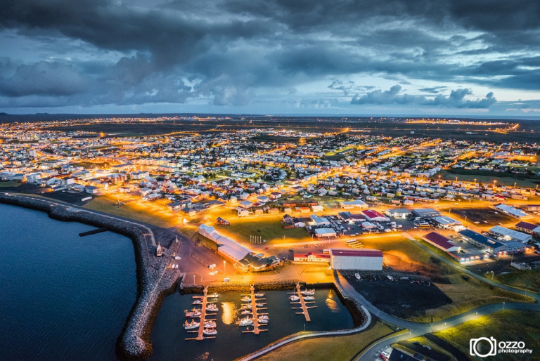 Horft yfir Reykjanesbæ / A view over Reykjanesbær. Ljósm/Pic. OZZO