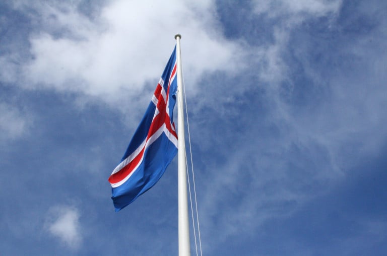 Íslenski fáninn verður dreginn að húni á kjördag.