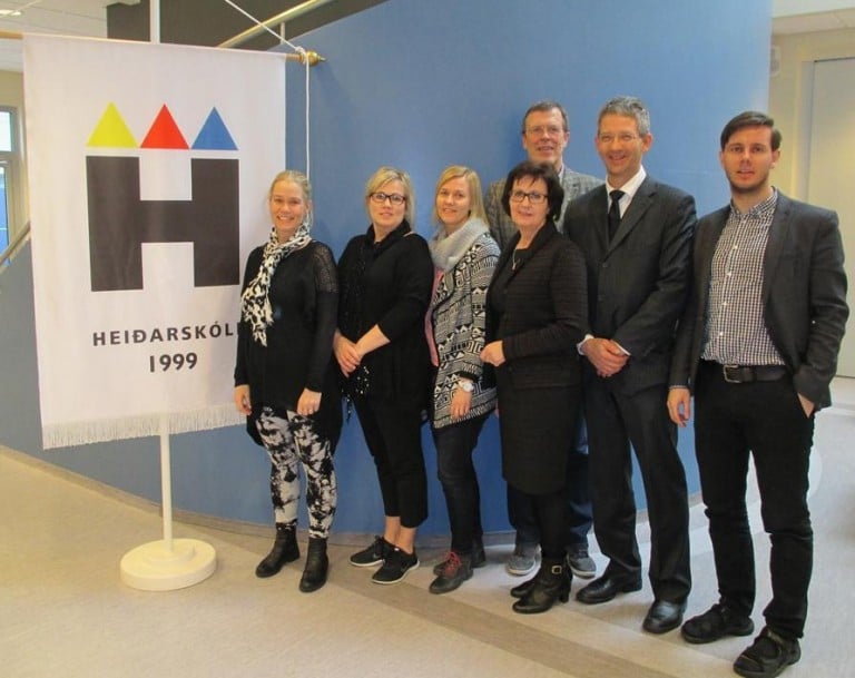 Starfsfólk Heiðarskóla ásamt fræðslustjóra og framkvæmdastjóra Keilis.