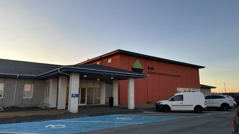 Berglind  Kristjánsdóttir framkvæmdastjóri Keilis og Halldóra Fríða Þorvaldsdóttir formaður bæjarrá…