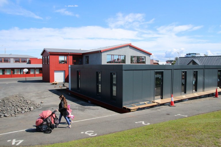 Einingarnar við Myllubakkaskóla bæta tveimur kennslustofum við og viðbótarrými sem hægt er að nýta …