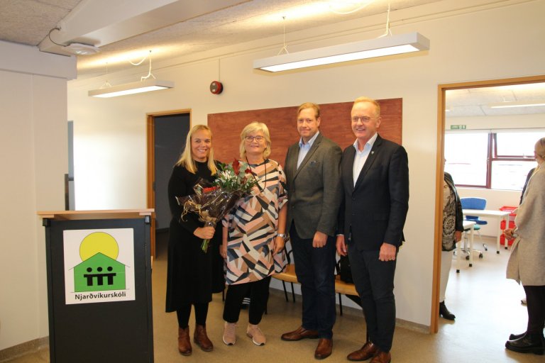 Frá vígslu Asparinnar. Frá vinstri Kristín Blönda deildarstjóri, Ásgerður Þorgeirsdóttir skólastjór…