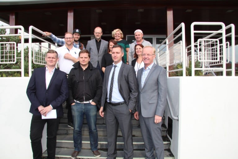 Hluti stuðningshópsins ásamt aðstandendum Ljósanætur.