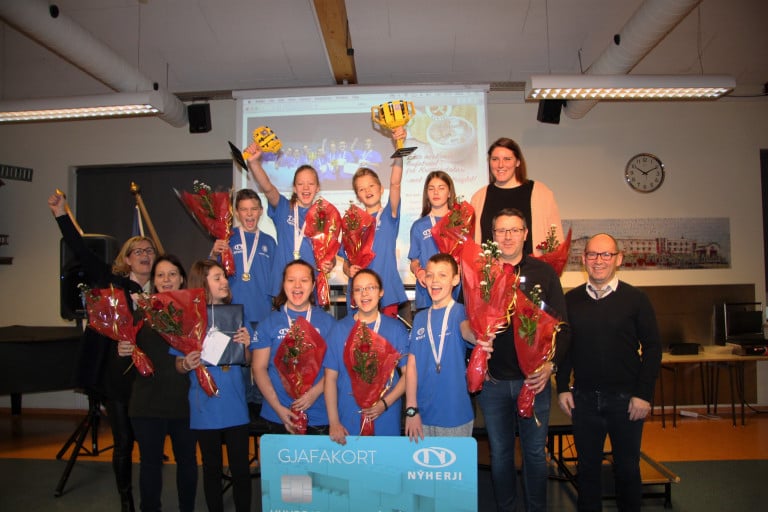 Fögnuður á sal Myllubakkaskóla.