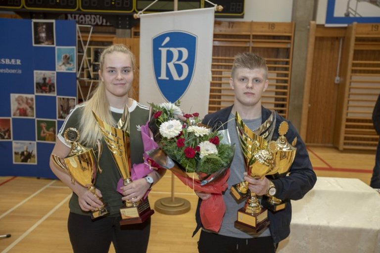 Glímufólkið Heiðrún Fjóla Pálsdóttir og Bjarni Darri Sigfússon úr UMFN sem voru kjörin Íþróttafólk …