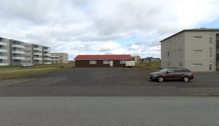 Íþróttavallarhús Njarðvíkur við Vallarbraut 14. Skjáskot af ja.is