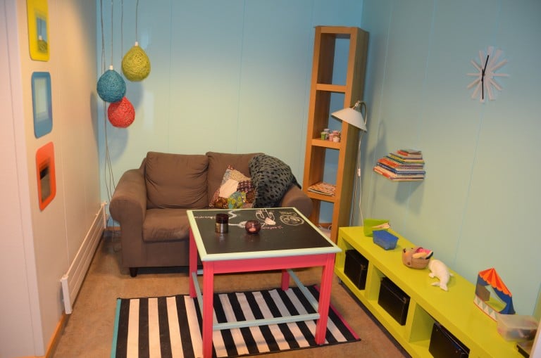 Vistlegt og vinalegt viðtalsherbergi barnaverndar.