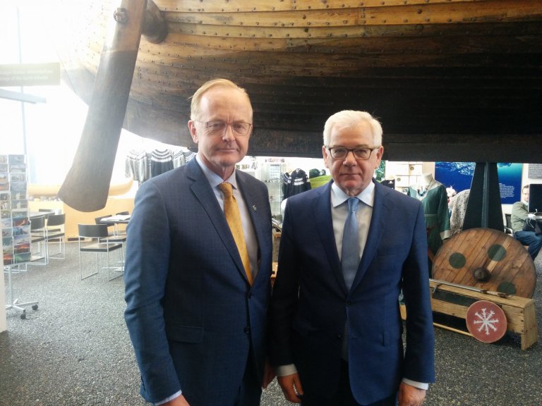 Kjartan Már Kjartansson bæjarstjóri Reykjanesbæjar og Jacek Czaputowicz utanríkisráðherra Póllands