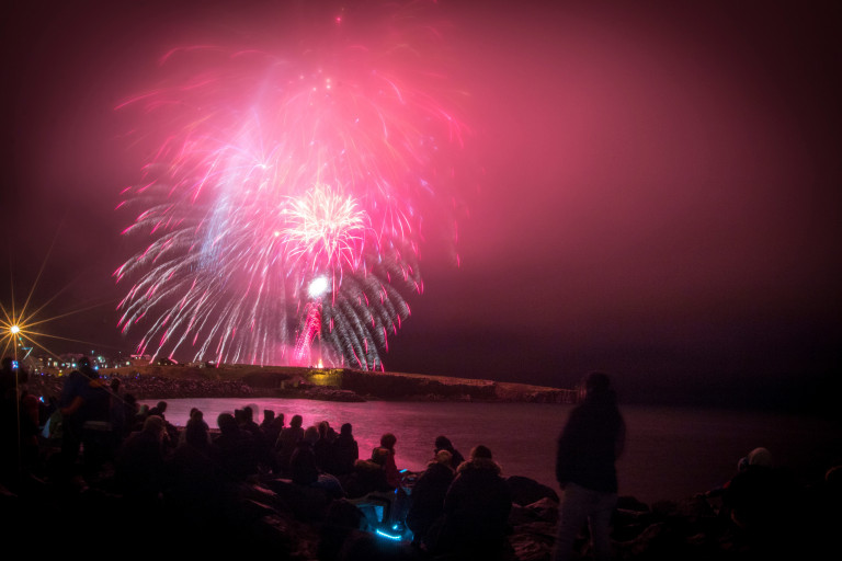 Flugeldasýningin í boði Toyota Reykjanesbæ þótti með mikilfenglegasta móti. Ljósmynd: Víkurfréttir