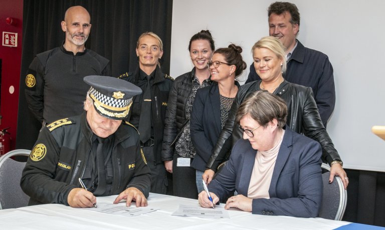 Ólafur Helgi Kjartansson lögreglustjóri á Suðurnesjum og María Gunnarsdóttir forstöðumaður barnaver…