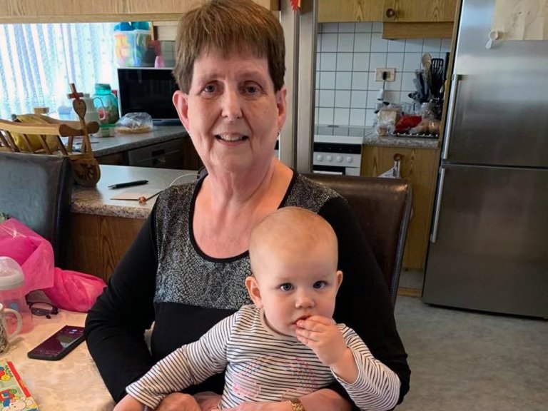 Ólöf Marteinsdóttir með barn í fangi