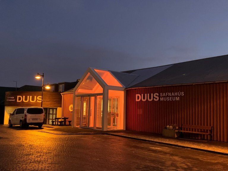 Duus Safnahús eru roðagullin þessa dagana.