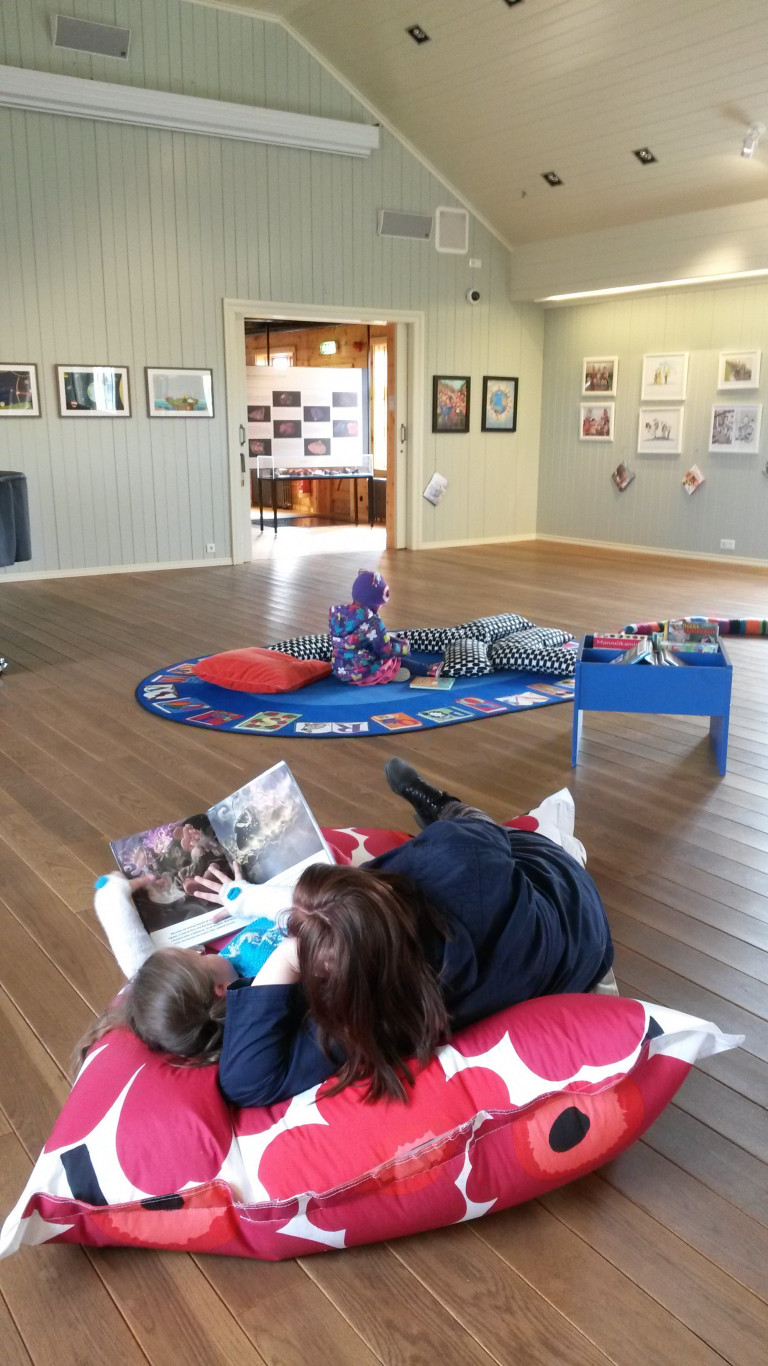 Frá sýningunni  Þetta vilja börnin sjá, myndskreytingar úr barnabókum í Bíósal Duus Safnahúsa á saf…