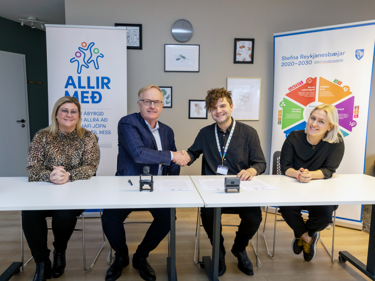 Kjartan Már Kjartansson bæjarstjóri, Halldóra Fríða Þorvaldsdóttir forseti bæjarstjórnar, Valgerður…