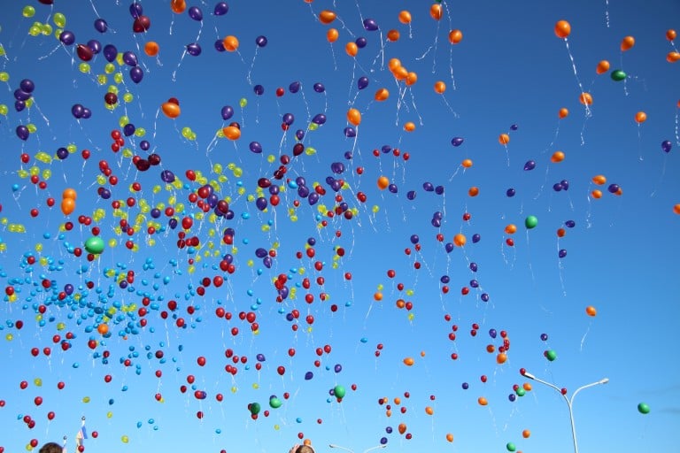 Ljósanótt er sett með blöðrusleppingu grunnskólabarna.