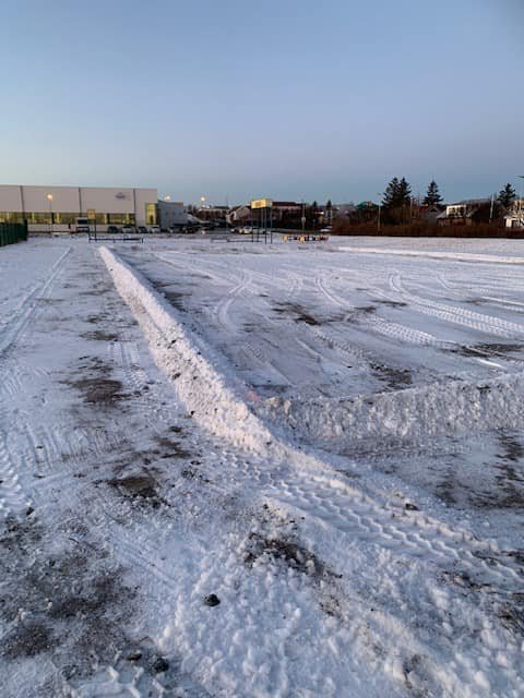 Hafinn er undirbúningur að gerð skautasvells á gamla malarvellinum.