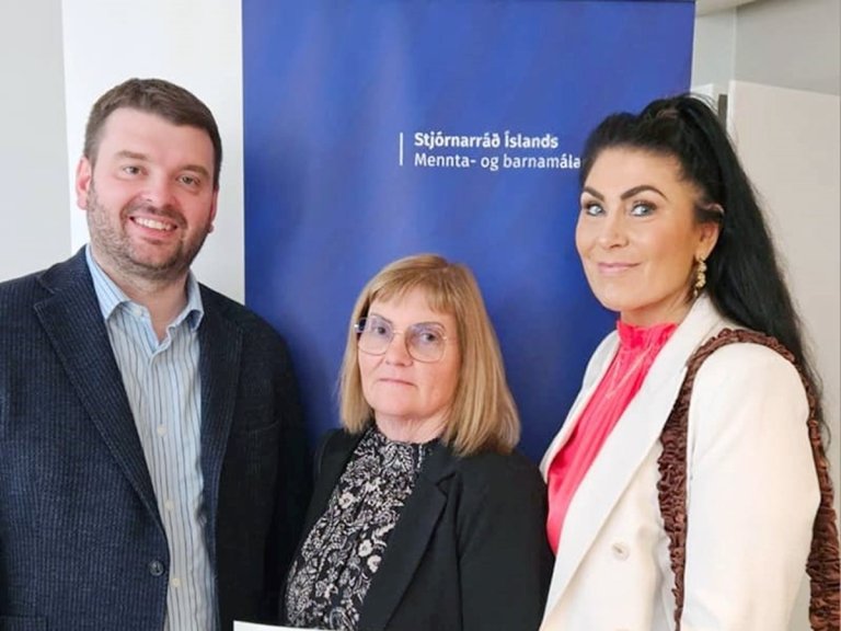 Frá vinstri, Ásmundur Einar Daðason Mennta- og barnamálaráðherra, Ólöf Kristín Guðmundsdóttir kenns…