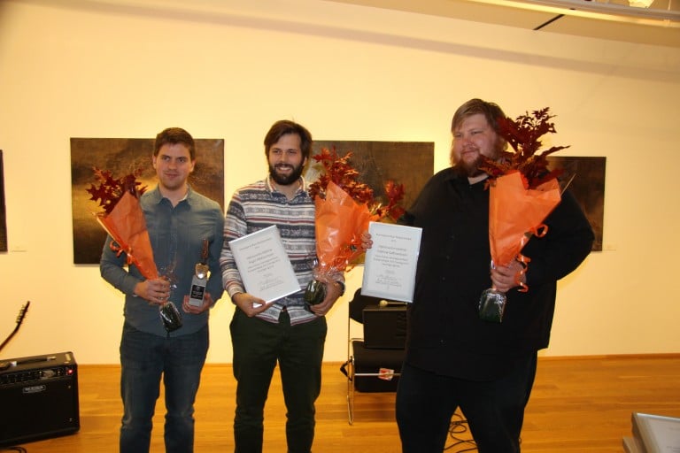 Meðlimir Valdimars með verðlaunin.