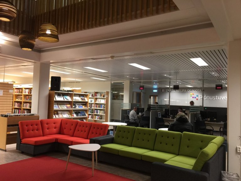 Horft yfir þjónustuver Reykjanesbæjar.