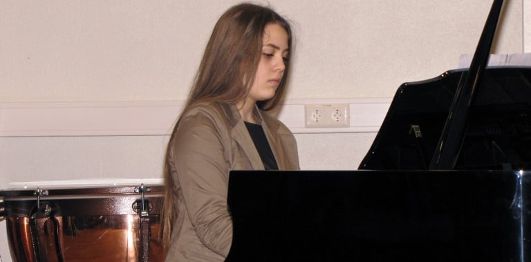 Ungur píanónemandi