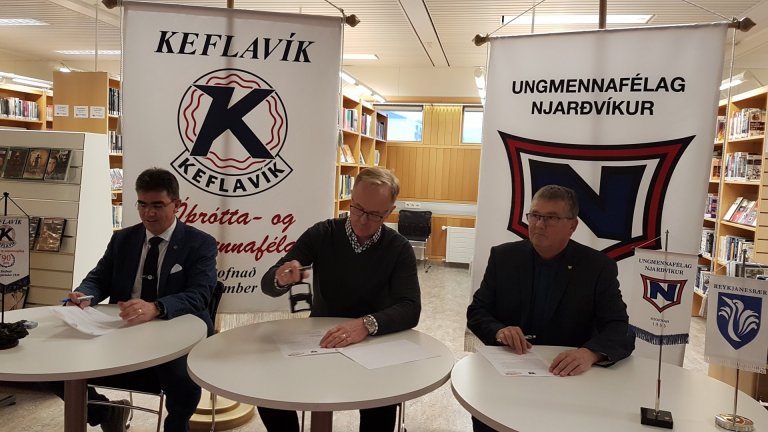 Einar Haraldsson, formaður Keflavíkur, íþrótta- og ungmennafélags, Kjartan Már Kjartansson, bæjarst…