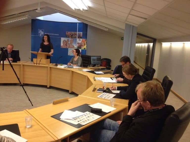 Frá fundi ungmennaráðs með bæjarstjórn.