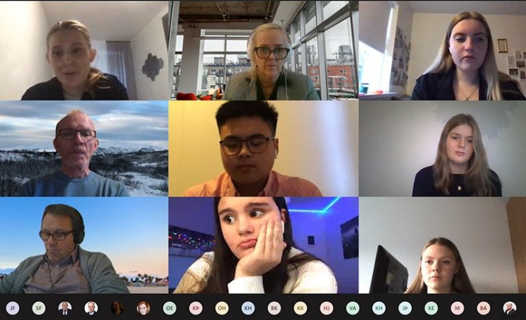 Mynd af fundi ungmennaráðs og bæjarstjórnar Reykjanesbæjar