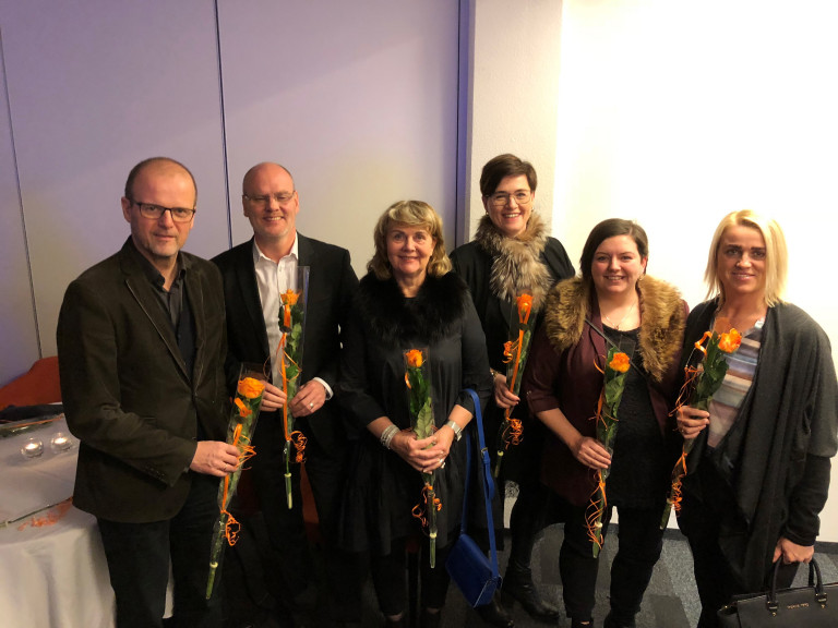 Fulltrúarnir sex úr starfsliði Reykjanesbæjar sem veitti styrkjunum viðtöku á fimmtudag. Fv. Ásbjör…